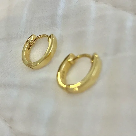 Madewell Gold Hoop Earrings - Picture 2 of 4